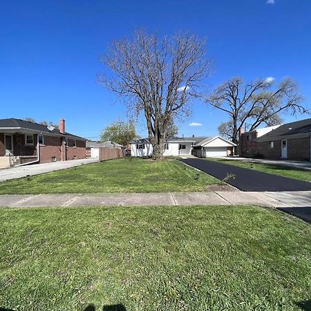 Villa Modern 3Bed 2Bath Ranch With Diy Art Porch 3Tvs And Huge Front Yard To Enjoy! à Calumet City Extérieur photo